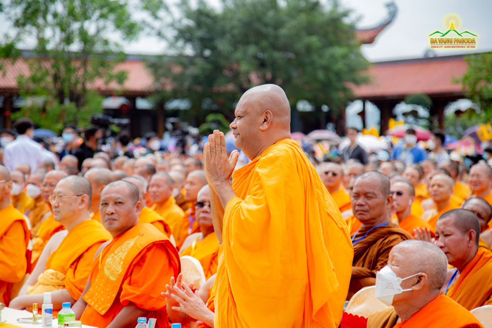 General Secretary for Head of the Sri Lanka Buddhist Federation — Venerable Mugunuwela Anuruddha Thero visited Vietnam and attended the Vesak Celebration 2022 at Ba Vang Pagoda.