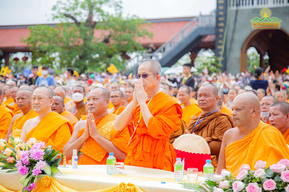 The Vesak Celebration 2022 of Ba Vang Pagoda welcomed the presence of Deputy Head of the Buddhist Department, Luang Prabang province, Laos — Venerable Luang Por Chantarin Jinadhammo.