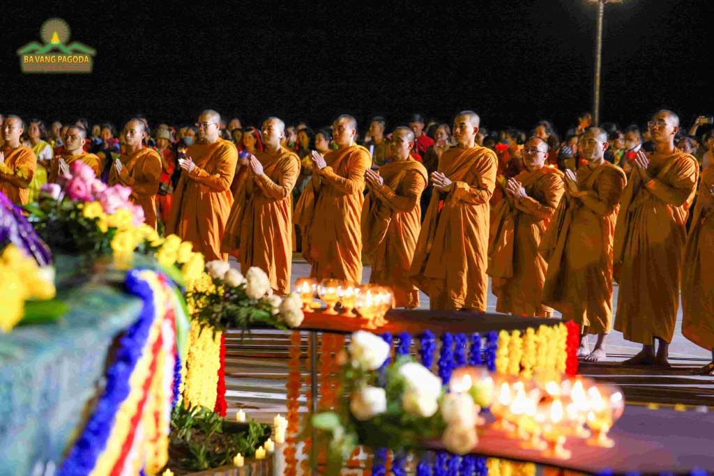 The Sangha joined hands to pay homage to the Infant Buddha statue with full respect.