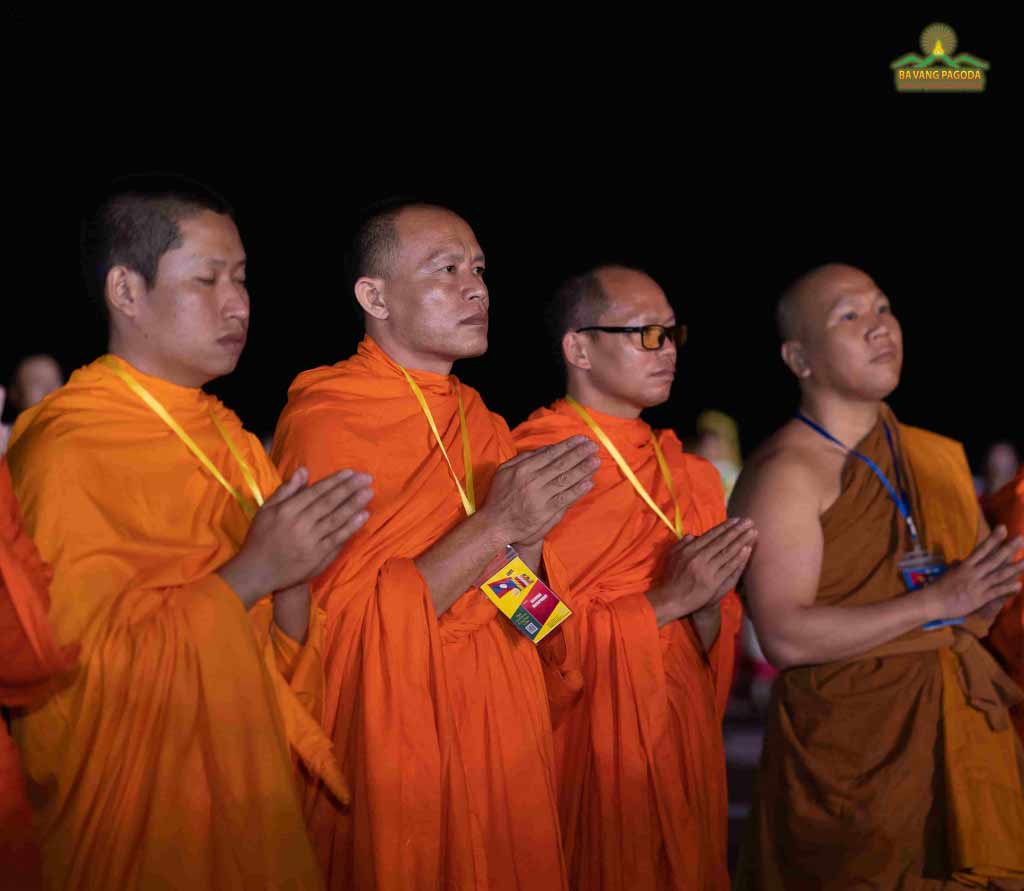 Venerable Anousak Moonphokay and representatives of the Buddhist monks from Laos and Bangladesh joined their hands together solemnly in the ceremony.