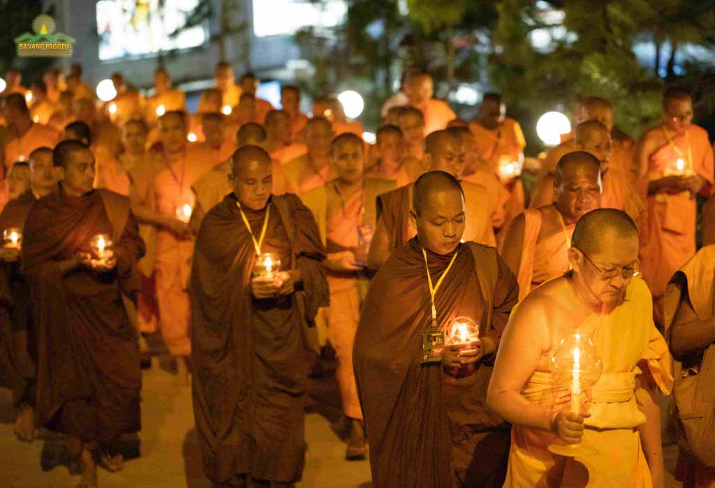 Venerable Shoura Jagat Bhikshu,Vice president, Supreme council and representatives of the Buddhist monks from Bangladesh joined the walking mediation in Lantern Parade to offer to the Buddha.