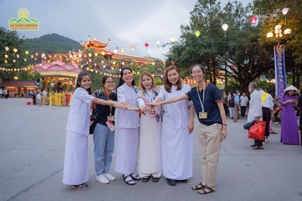 Vietnamese and Thai Buddhists rejoiced together during Vesak Celebration 2022.