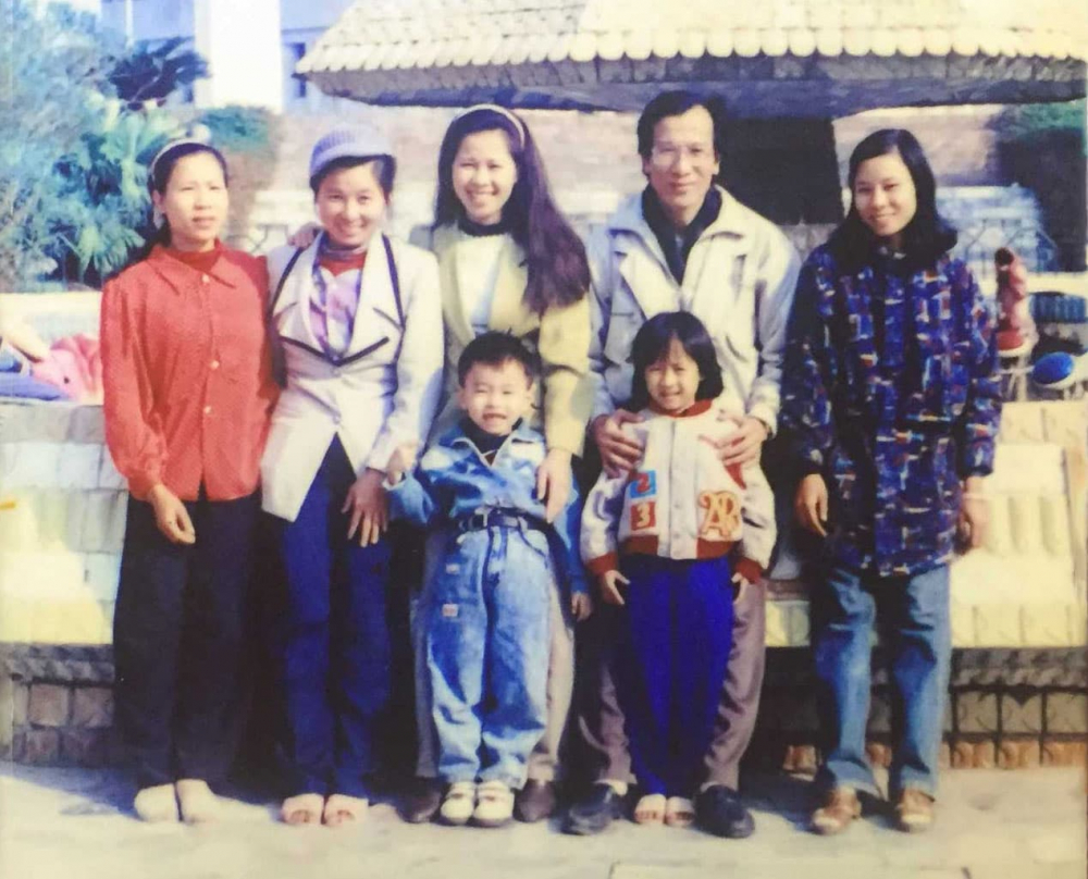 Photograph of Vu Minh Hieu with his family