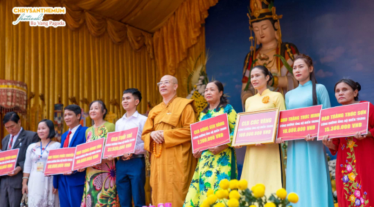 The humanitarianism of Chrysanthemum Festival 2020 - Reach out to our beloved Central Vietnam