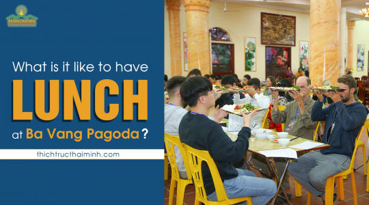 What is it like to have lunch at Ba Vang Pagoda?