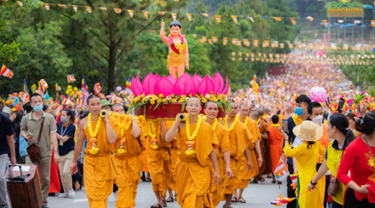 The flower parade: Over 40,000 people joined to celebrate the Buddha’s birthday