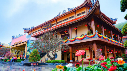 The largest on-mountain main hall in Indochina