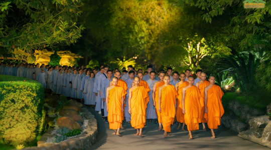 Ba Vang Pagoda in early morning: Monks lead Buddhists in walking meditation with peaceful steps