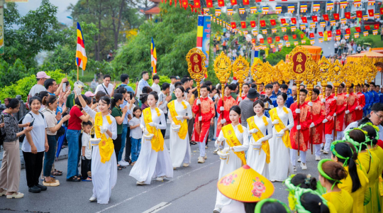 Ba Vang Pagoda Solemnly Hosts the 2025 Buddha’s Birthday Celebration – In Harmony with the UN Day of Vesak