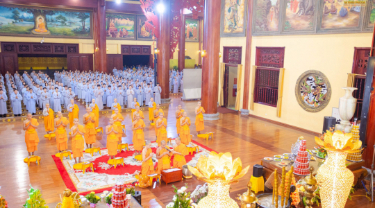 Solemnly conducting the Dharma Ceremony of Bodhisattva Avalokitesvara’s Five Hundred Names at Ba Vang Pagoda